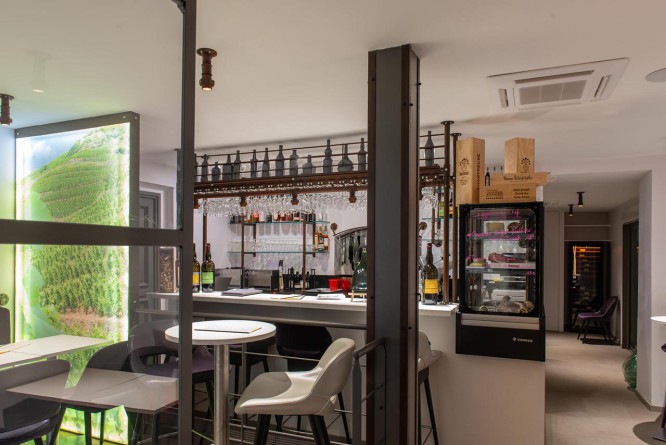 installation-bar-a-vins-restaurant-isere (5).jpg